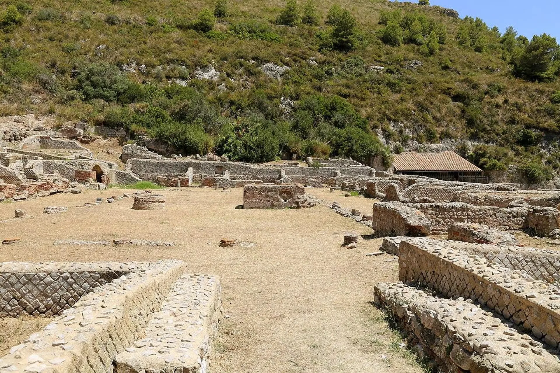Walking tour in the village of Sperlonga with a visit to the Villa of Tiberius — Foto 4